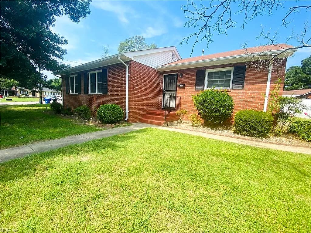 1102 CAVALIER BLVD, PORTSMOUTH VA 23701 - Photo 2