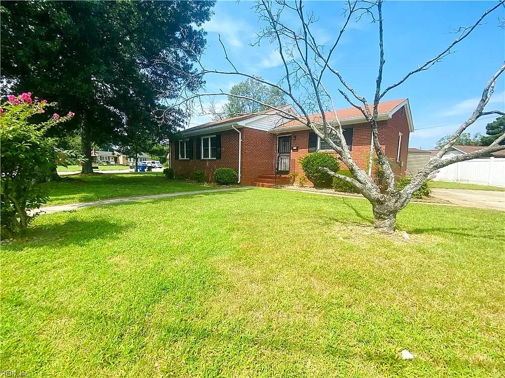 1102 CAVALIER BLVD, PORTSMOUTH VA 23701 - Photo 3