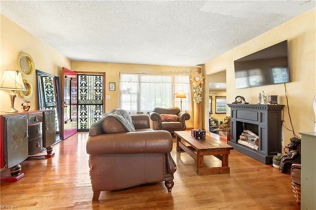 2403 Kennon AVE, NORFOLK VA 23513 - Photo 4