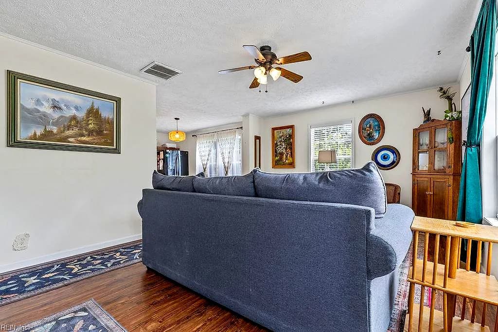 402 E Main ST, WAKEFIELD VA 23888 - Photo 4