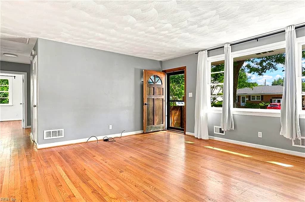 1208 Pineview AVE, NORFOLK VA 23503 - Photo 3