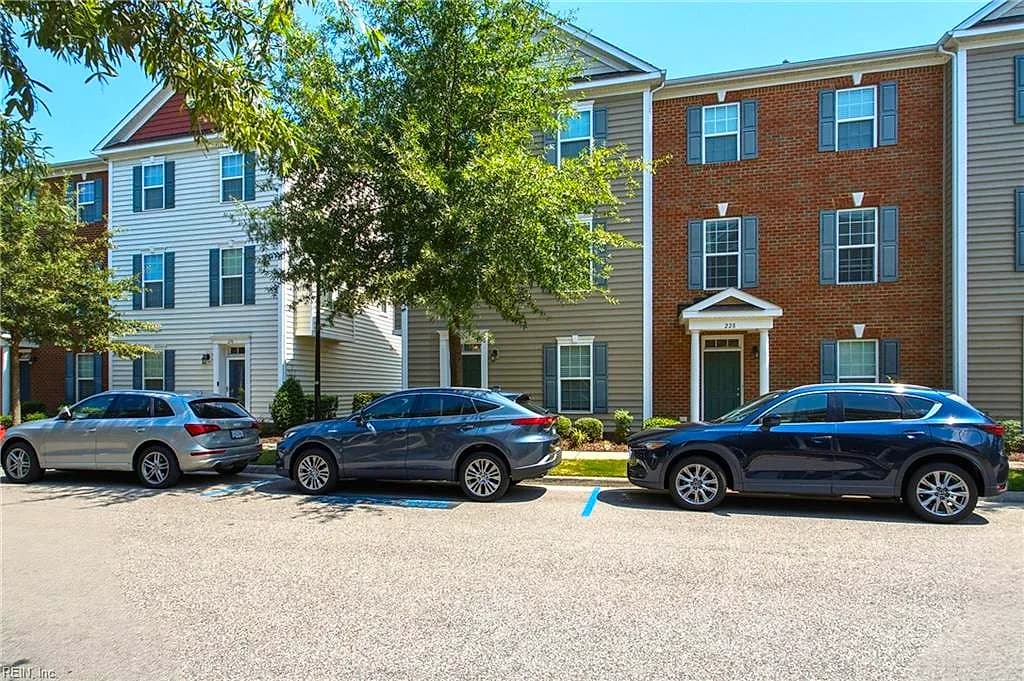 224 Breccia LN #218, VIRGINIA BEACH VA 23462 - Photo 3