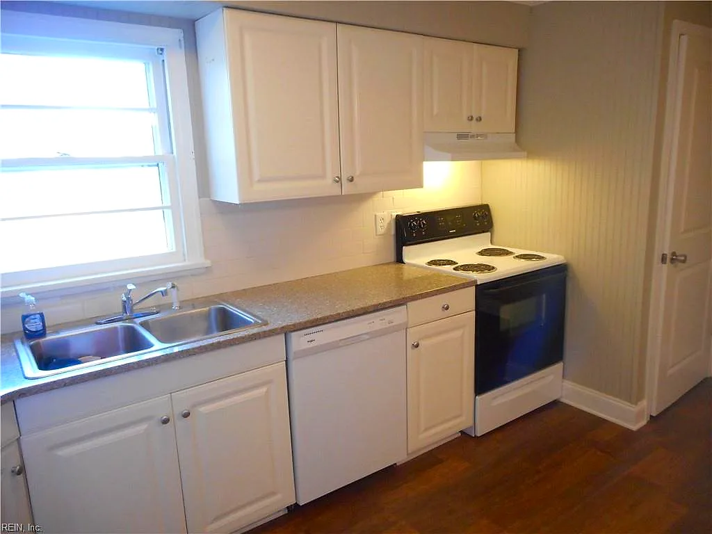 1208 Montague St ST, NORFOLK VA 23518 - Photo 5