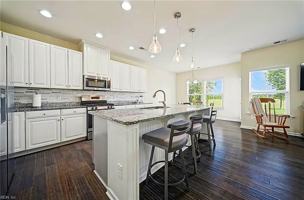 122 Oak Hill LN, SMITHFIELD VA 23430 - Photo 3