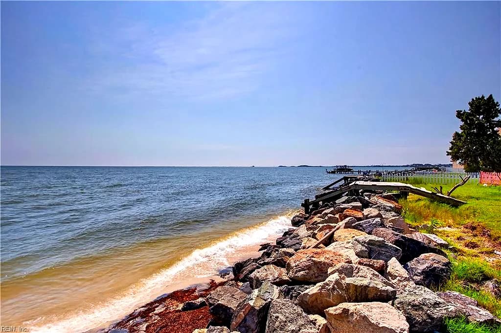 117 York Point DR, SEAFORD VA 23696 - Photo 4