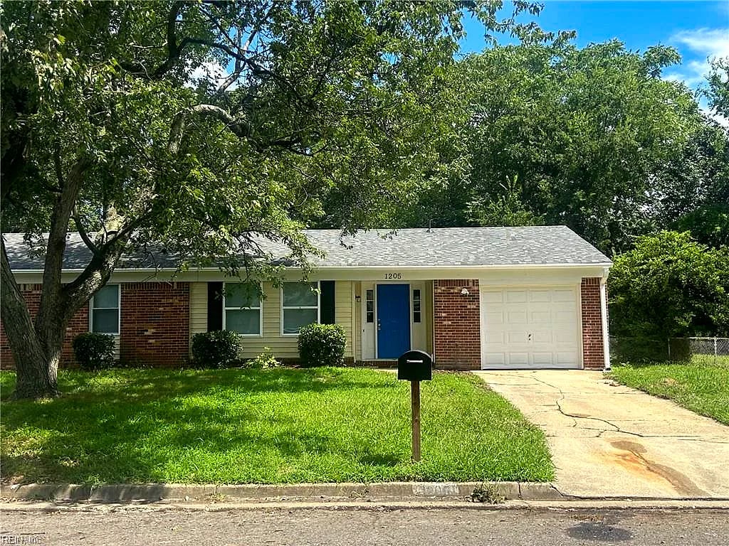 1205 Aaron CT, CHESAPEAKE VA 23323