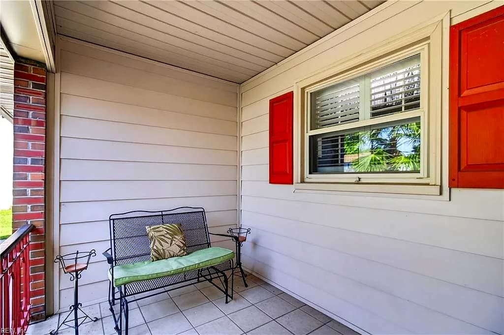 4704 Hunters Point DR, PORTSMOUTH VA 23703 - Photo 4
