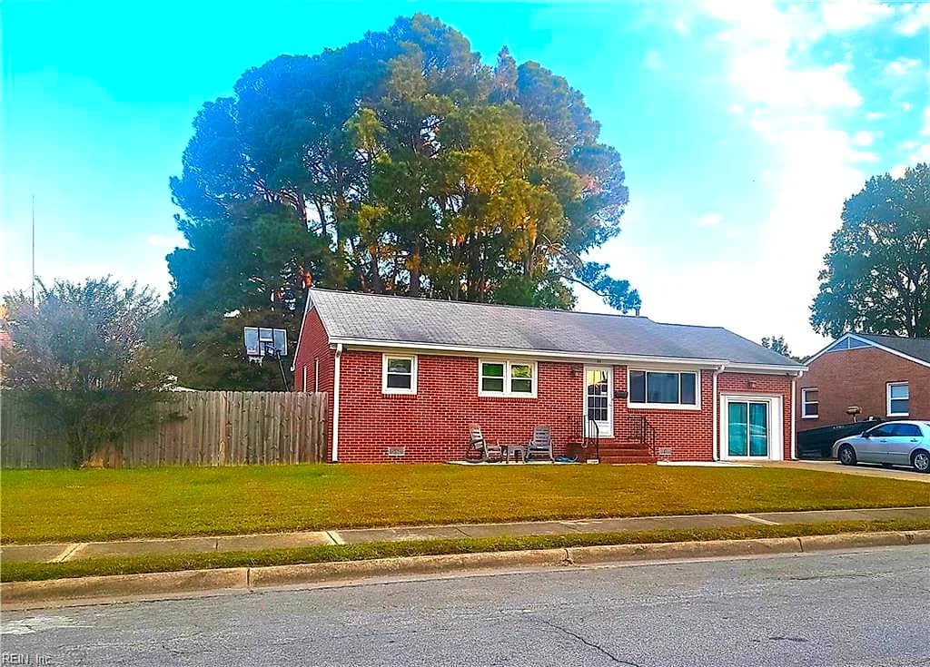 311 Hercules DR, HAMPTON VA 23669 - Photo 2