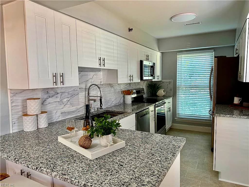409 33rd ST #C, VIRGINIA BEACH VA 23451 - Photo 3