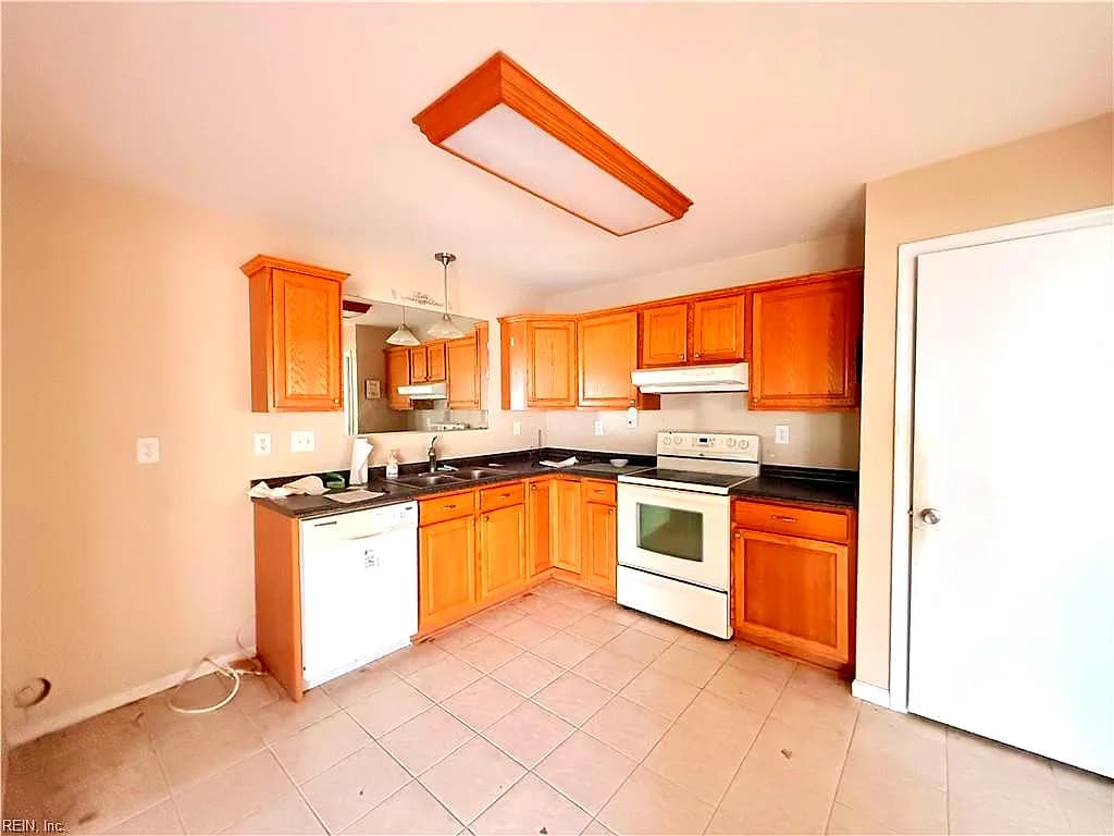 1136 Lord Dunmore DR, VIRGINIA BEACH VA 23464 - Photo 4