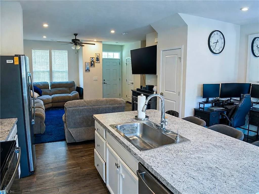 217 Brittlebrush DR, PORTSMOUTH VA 23701 - Photo 4