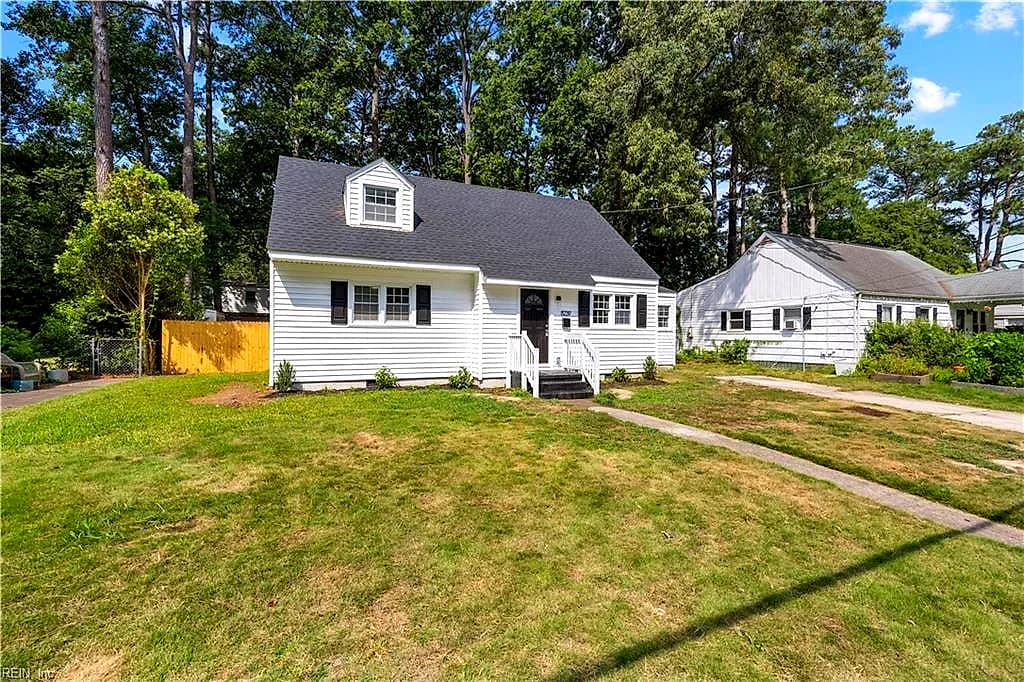 8239 Redwood CIR, NORFOLK VA 23518 - Photo 2