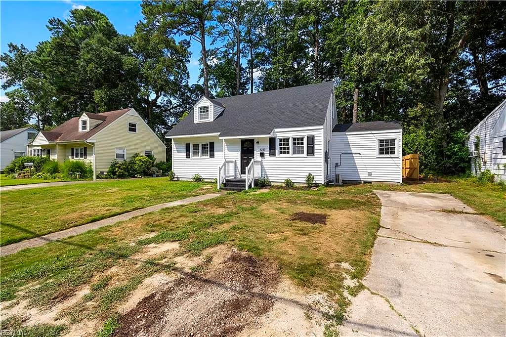 8239 Redwood CIR, NORFOLK VA 23518 - Photo 4