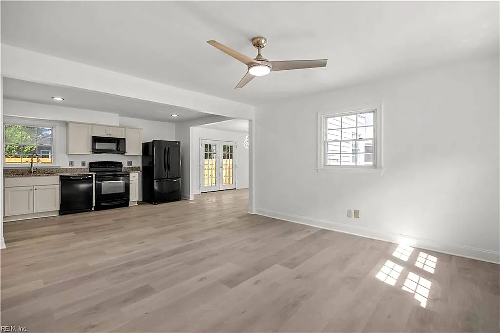 8239 Redwood CIR, NORFOLK VA 23518 - Photo 5