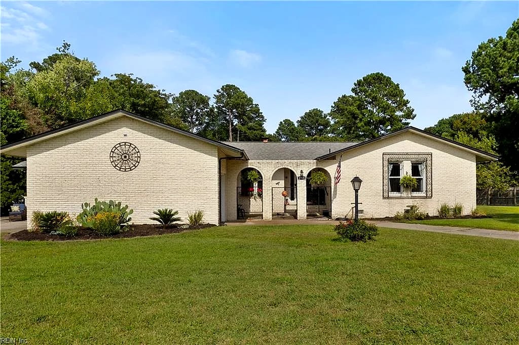 1715 Holly View DR, Gloucester Point — 3 bed Residential, 1,900 sqft