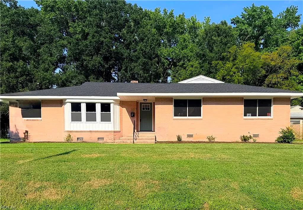 10 C C Spaulding DR, HAMPTON VA 23666 - Main photo