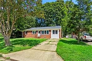 28 Colony RD, NEWPORT NEWS VA 23602 - Photo 4