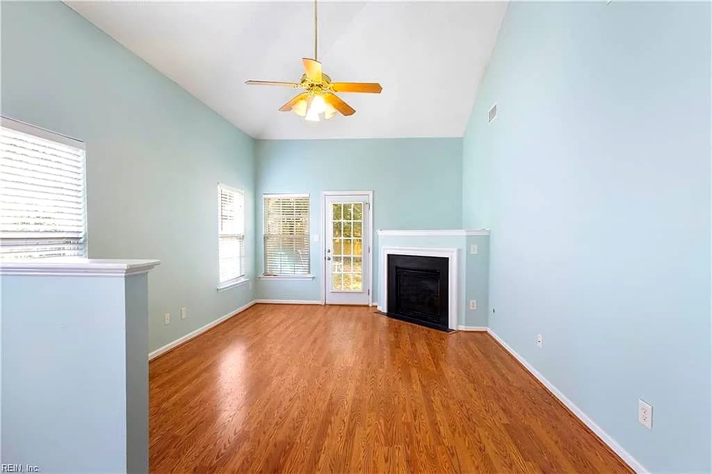 103 Kevin CT, YORKTOWN VA 23692 - Photo 5