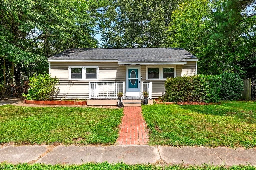 2502 Livesay RD, CHESAPEAKE VA 23323