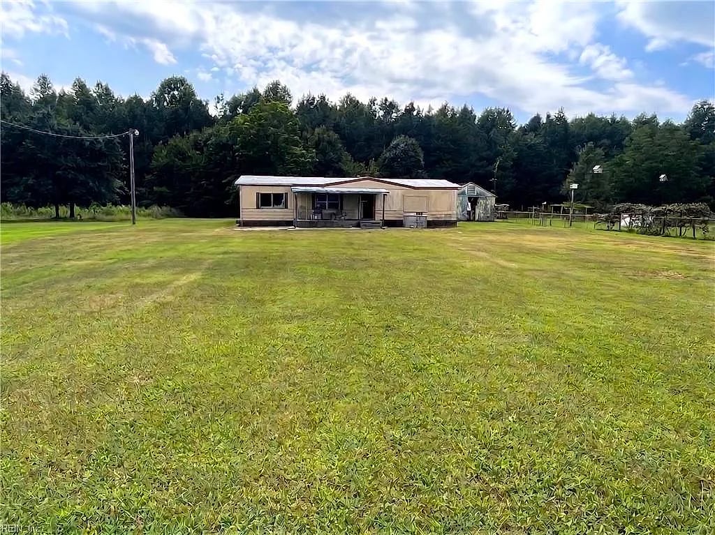 9324 Windsor BLVD, Windsor — 3 bed Residential, 1,152 sqft