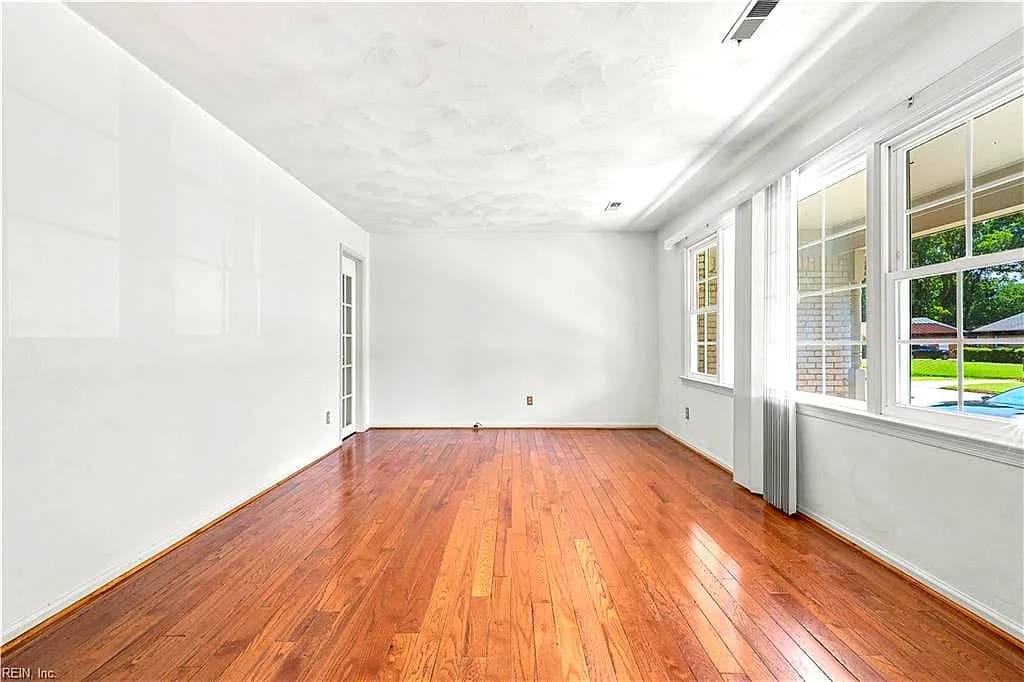 4116 Meadowview RD, PORTSMOUTH VA 23703 - Photo 5