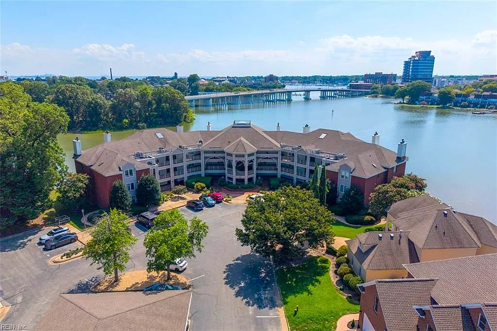 30 Brough LN #103, Hampton — 3 bed Residential, 1,792 sqft