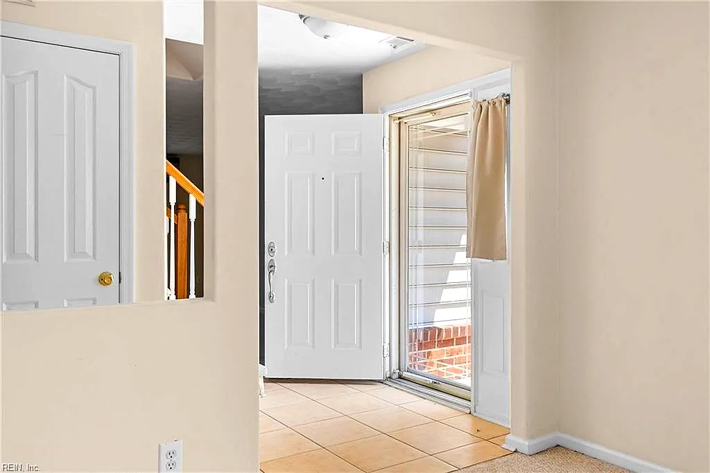5565 Port Royal DR, VIRGINIA BEACH VA 23462 - Photo 5