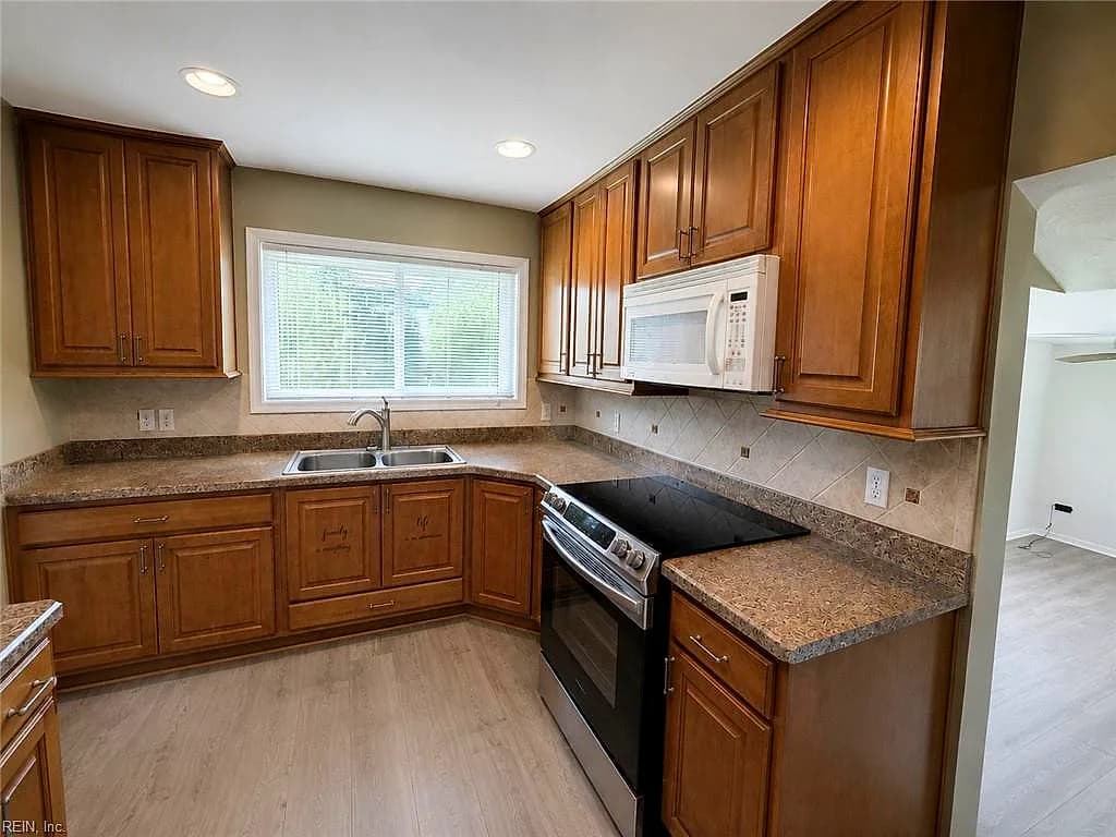 3617 Britt TER, VIRGINIA BEACH VA 23452 - Photo 4