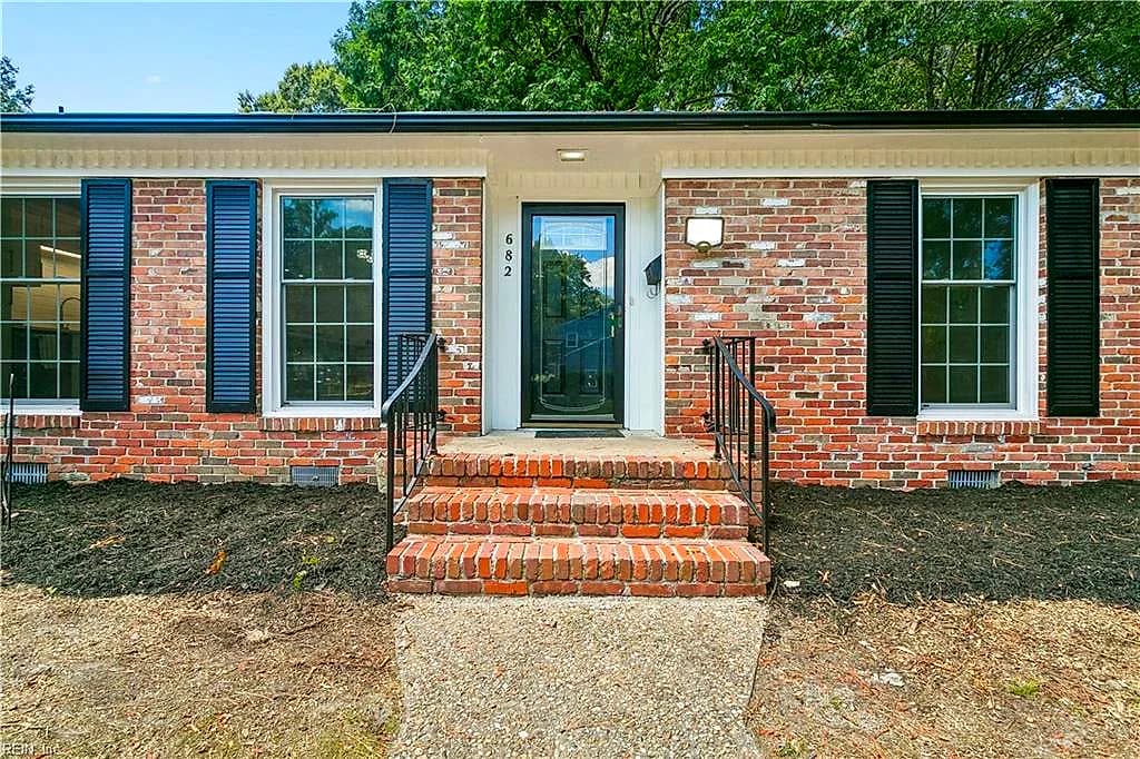 682 Village Green PW, NEWPORT NEWS VA 23602 - Photo 5
