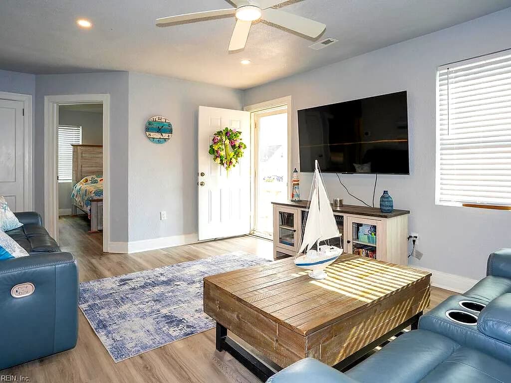 39 W Sunset RD, HAMPTON VA 23669 - Photo 3