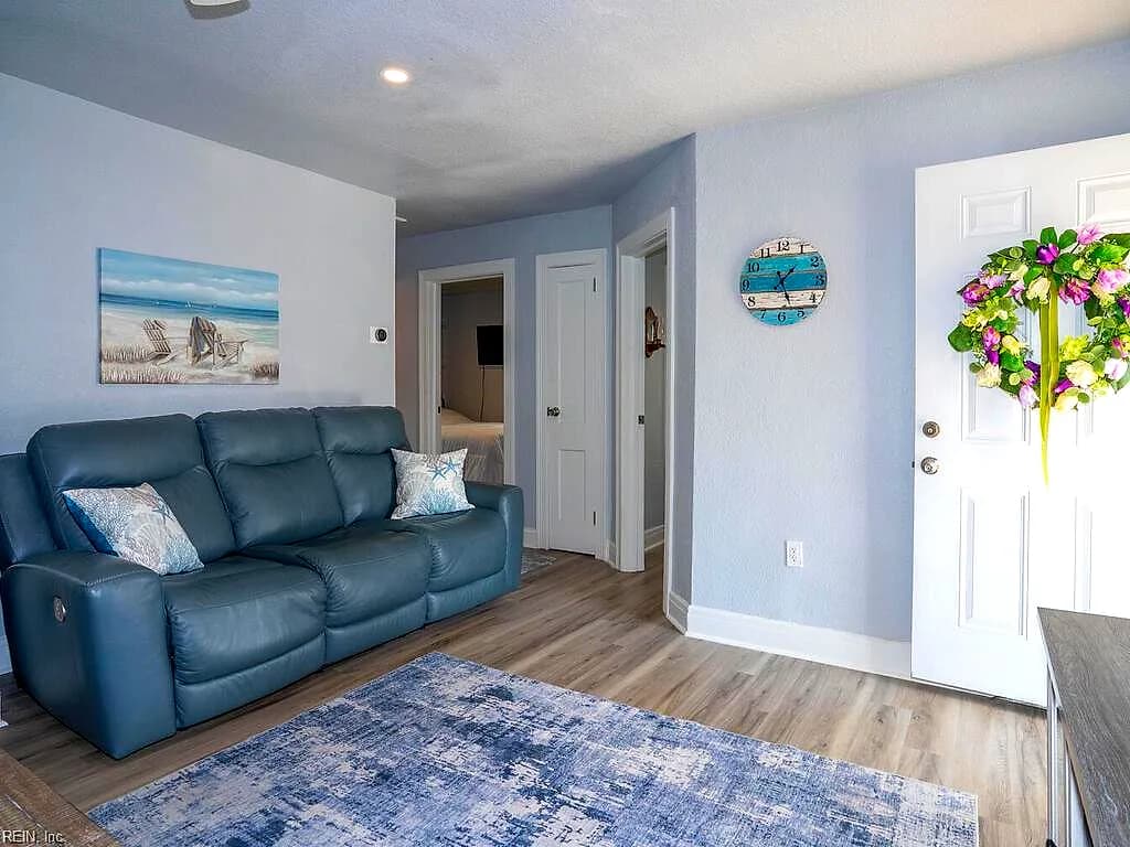39 W Sunset RD, HAMPTON VA 23669 - Photo 4