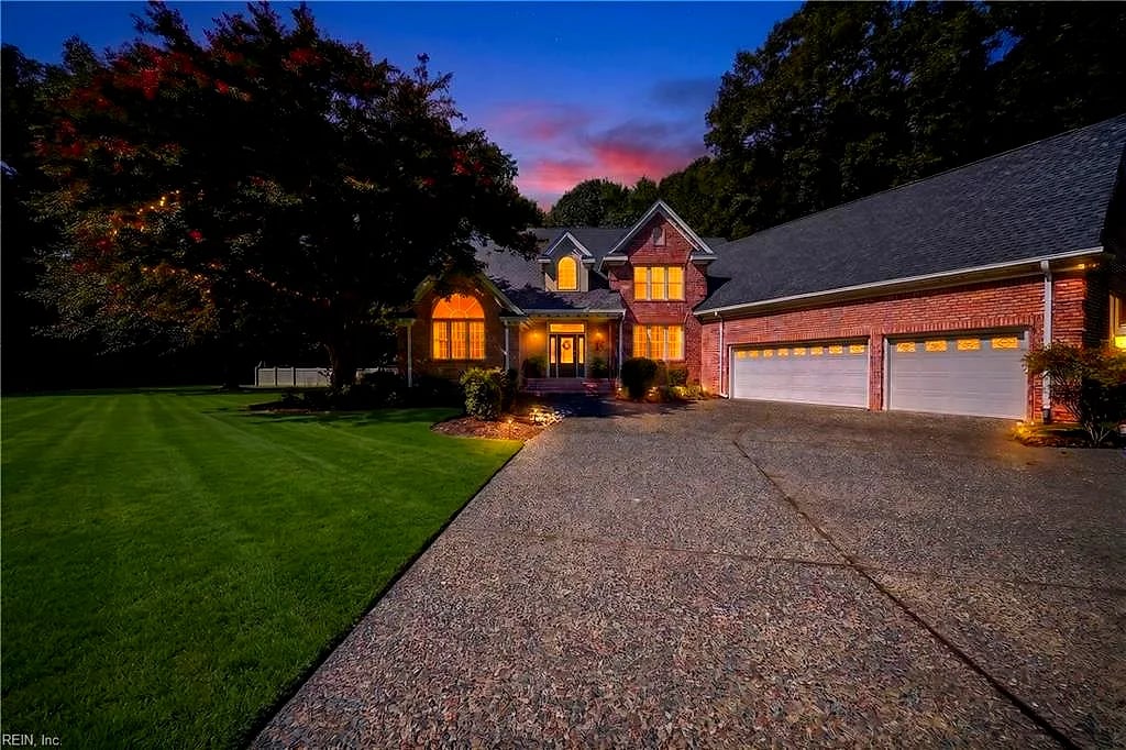 104 Flamingo PL, Yorktown — 4 bed Residential, 3,881 sqft