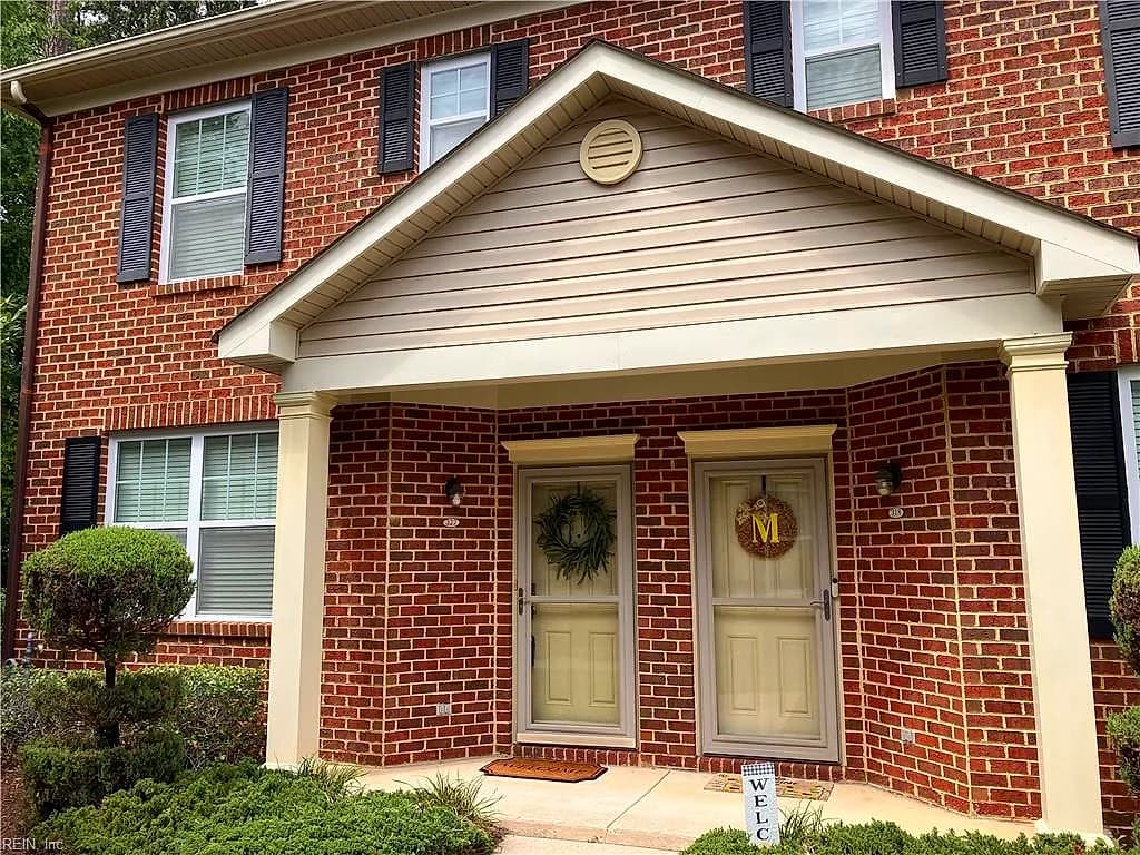 322 Holyoke LN, CHESAPEAKE VA 23320 - Main photo