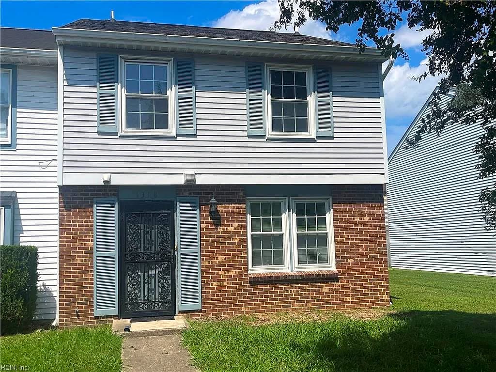 1318 PEABODY DR, HAMPTON VA 23666 - Main photo