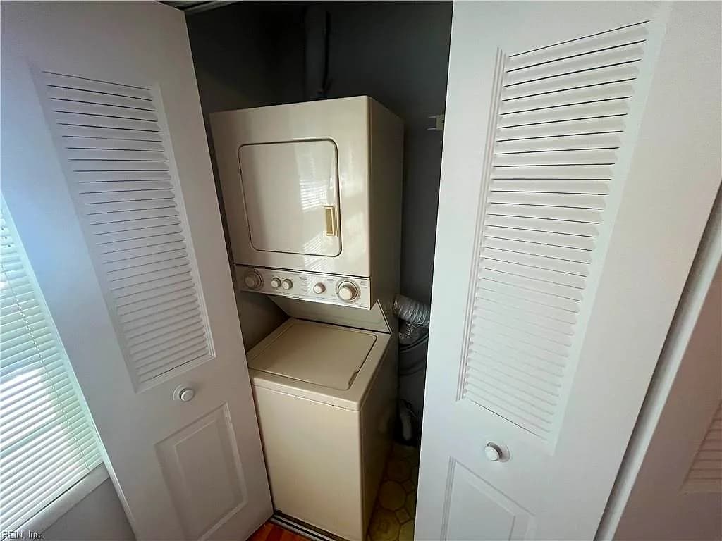 1318 PEABODY DR, HAMPTON VA 23666 - Photo 4