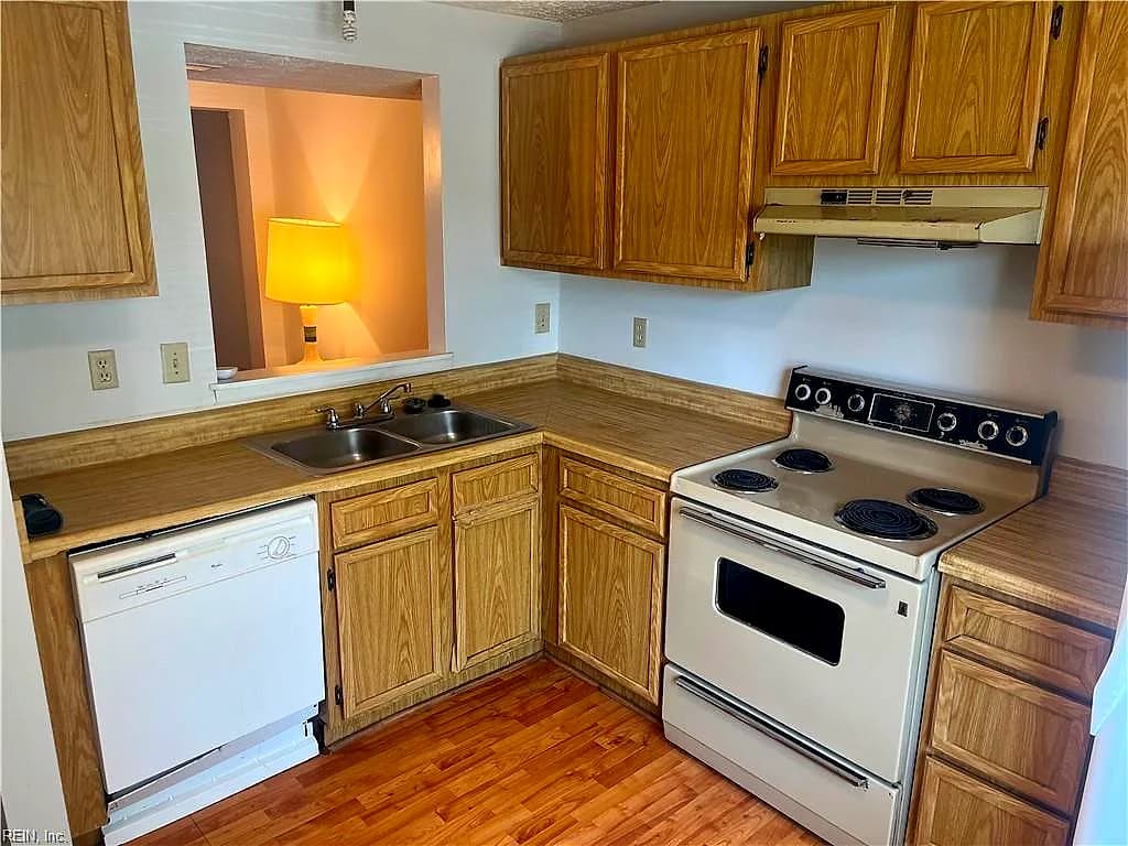 1318 PEABODY DR, HAMPTON VA 23666 - Photo 5