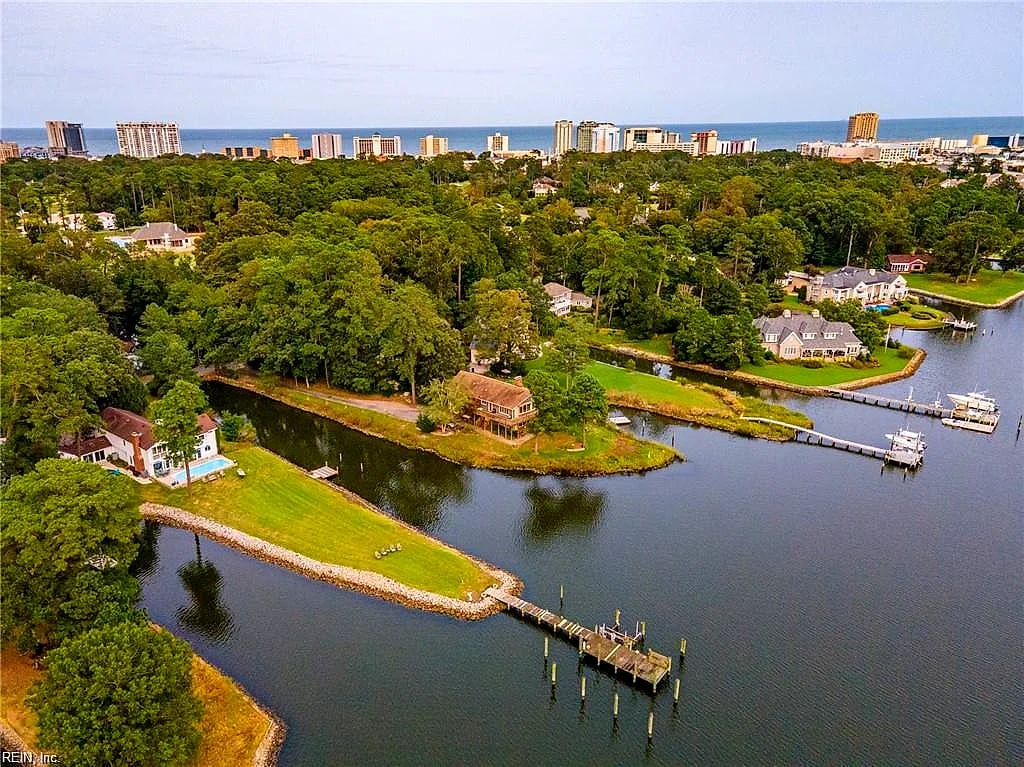 122 Pinewood RD, VIRGINIA BEACH VA 23451