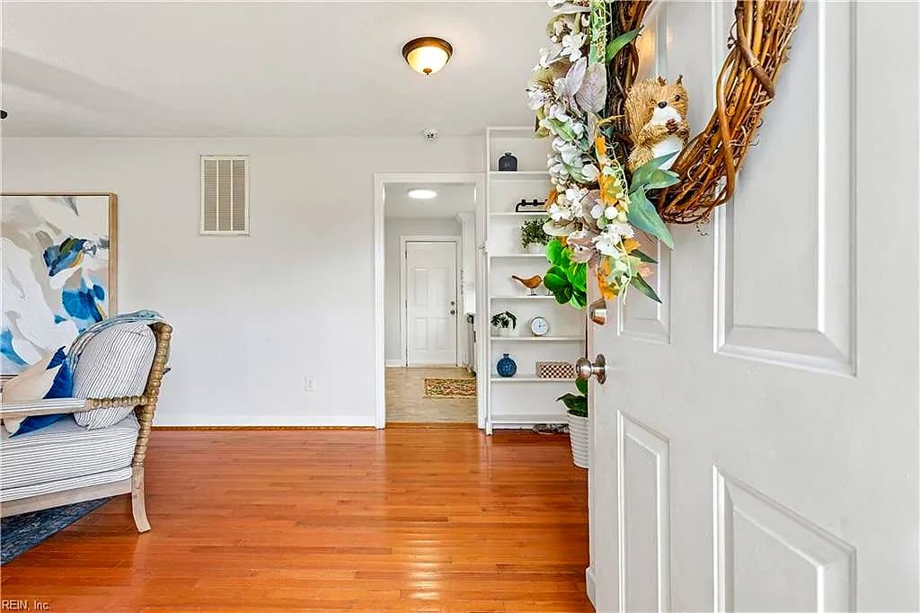 22 Gumwood DR, HAMPTON VA 23666 - Photo 4