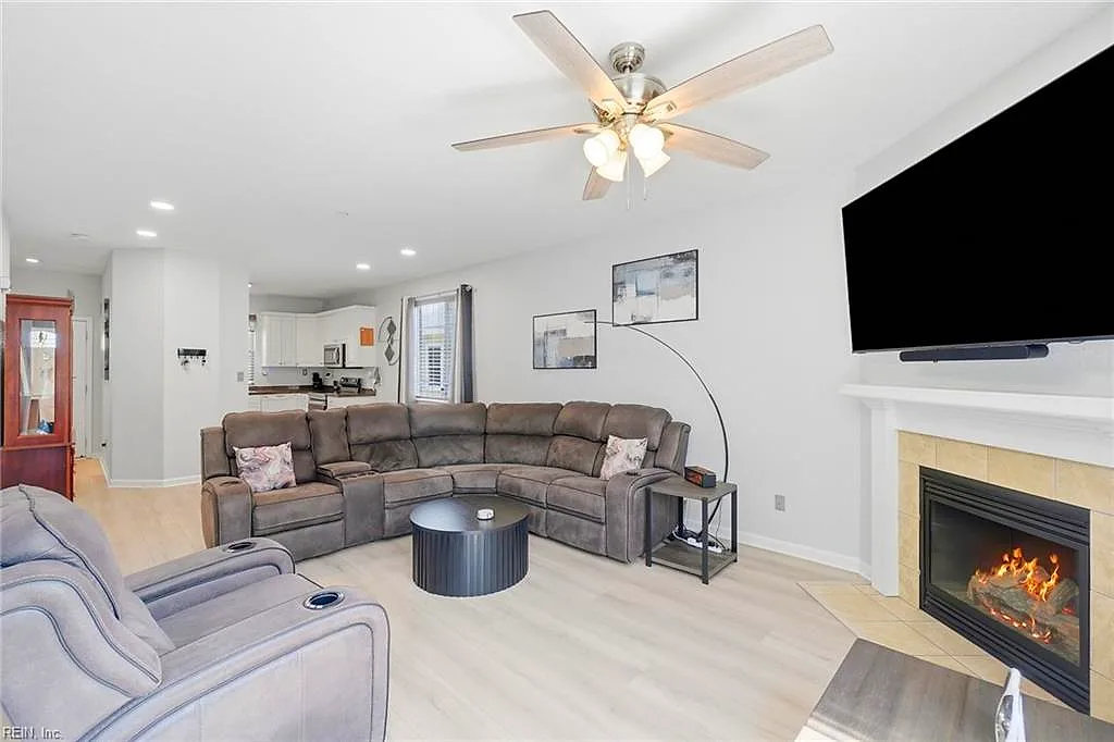 517 Lucerne AVE, Suffolk — 3 bed Residential, 1,454 sqft