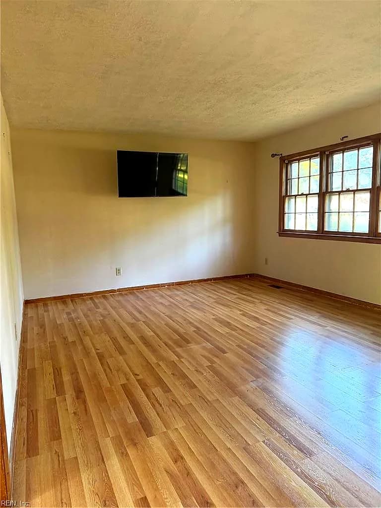2703 Woodford AVE, HAYES VA 23072 - Photo 3