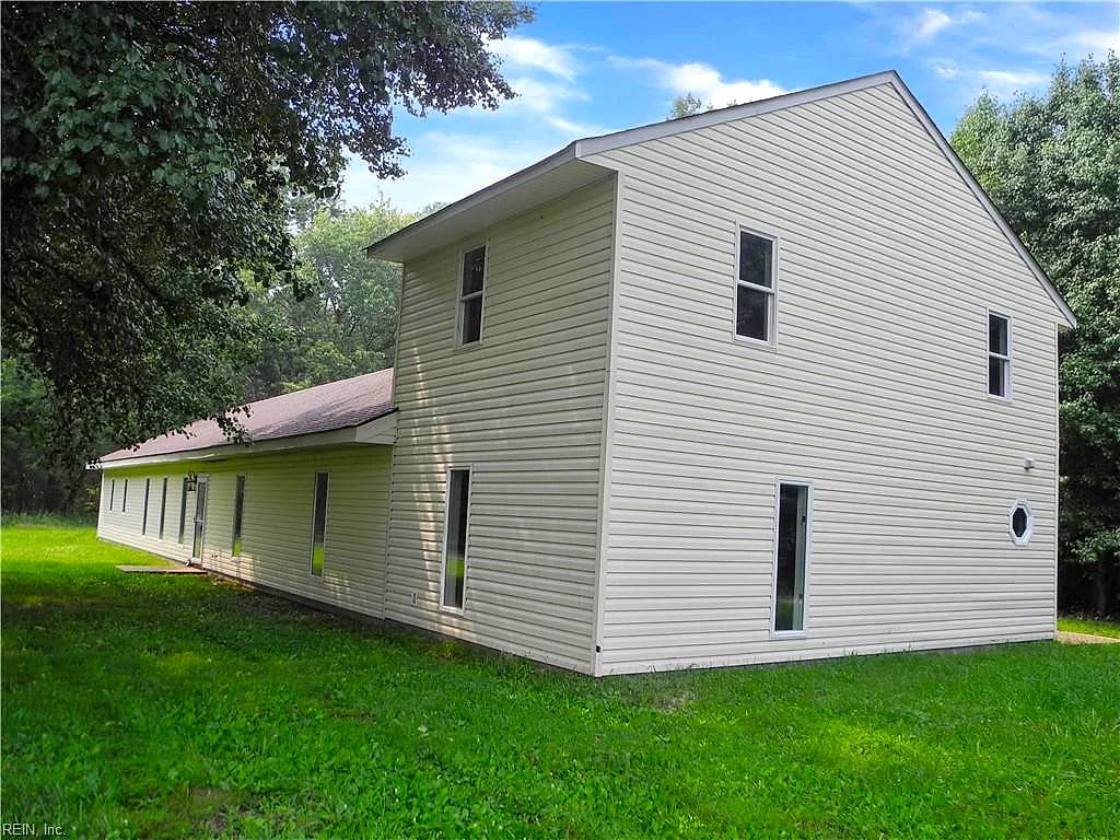 4476 Noahs LN, GLOUCESTER VA 23061