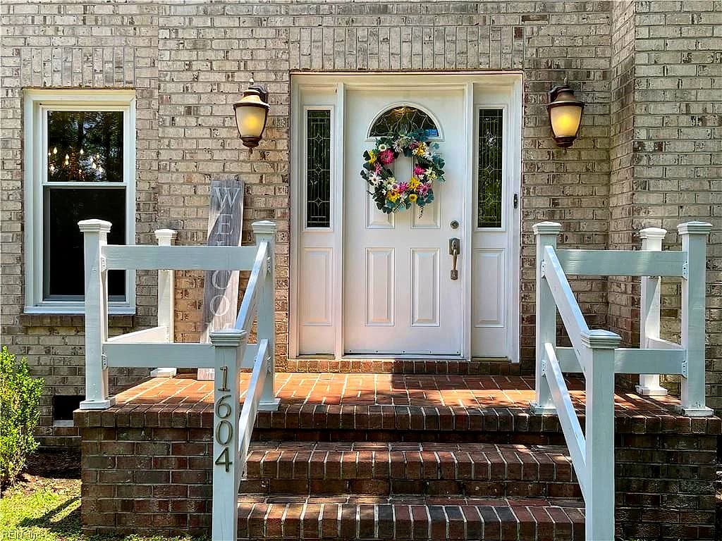 1604 Grey Friars CHSE, VIRGINIA BEACH VA 23456 - Photo 2