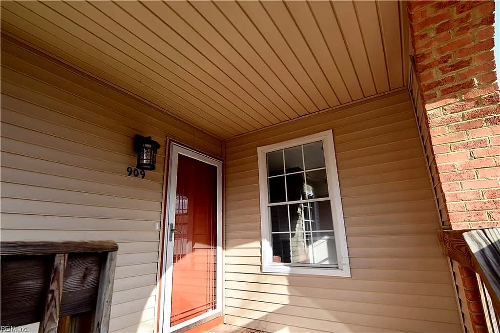 909 Gas Light LN, VIRGINIA BEACH VA 23462 - Photo 4