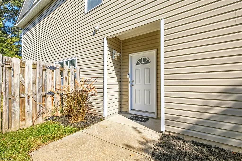 321 Garcia DR, VIRGINIA BEACH VA 23454 - Photo 3