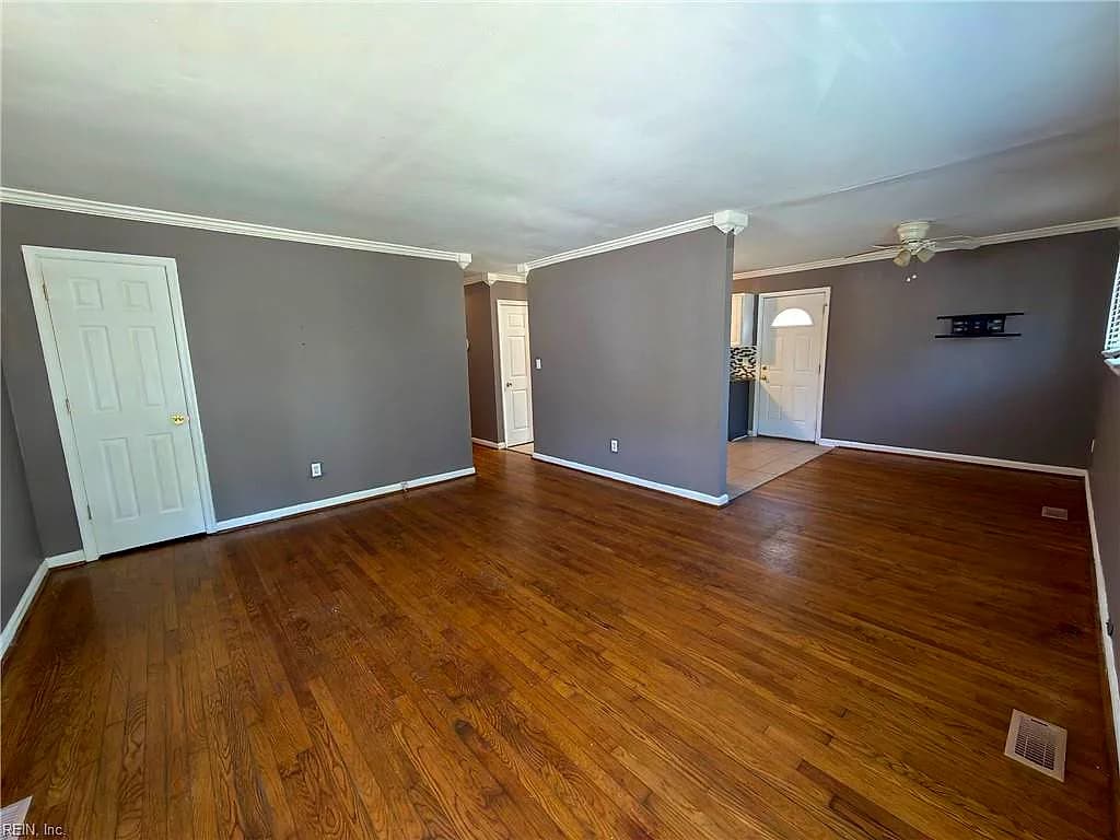 216 Kelly AVE W, HAMPTON VA 23663 - Photo 5