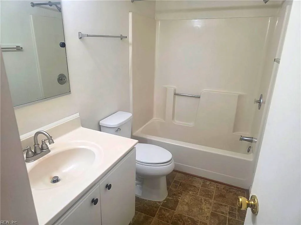 535 Pineland CIR #302, NEWPORT NEWS VA 23602 - Photo 4