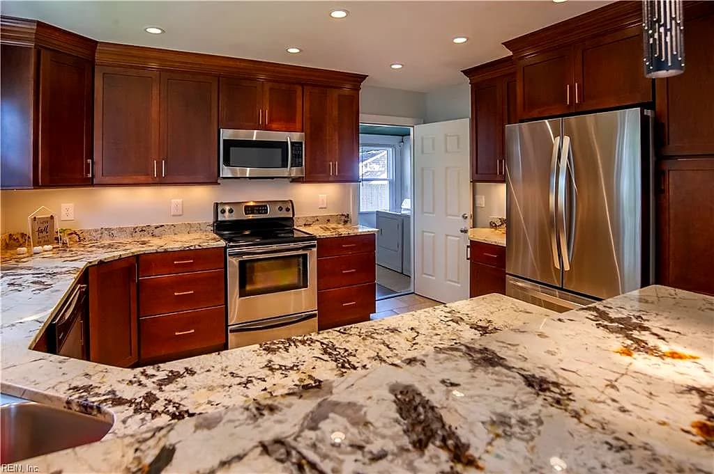 1423 Rodgers ST, CHESAPEAKE VA 23324 - Photo 3