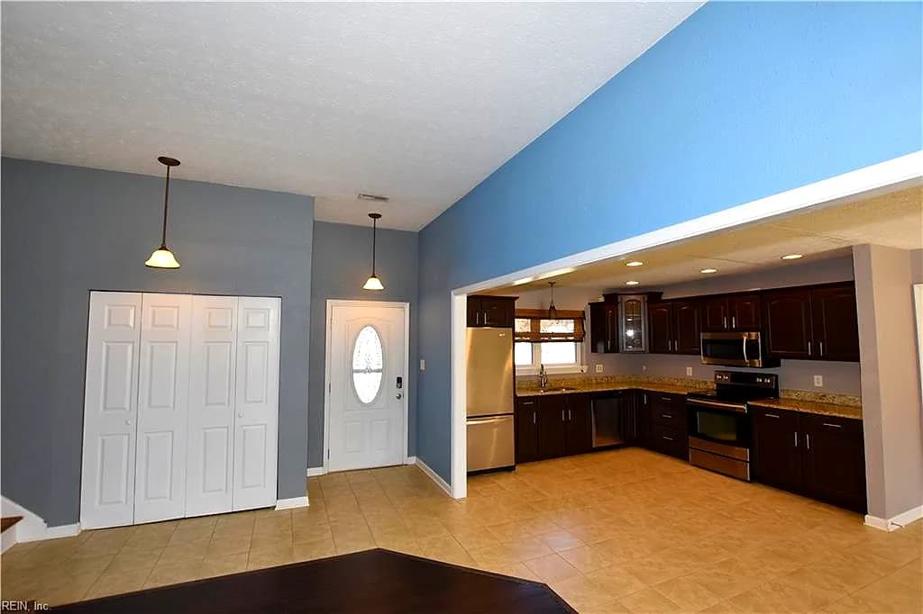 50 Banister DR, HAMPTON VA 23666 - Photo 3