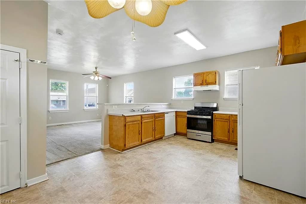 1310 Hoover AVE, CHESAPEAKE VA 23324 - Photo 4