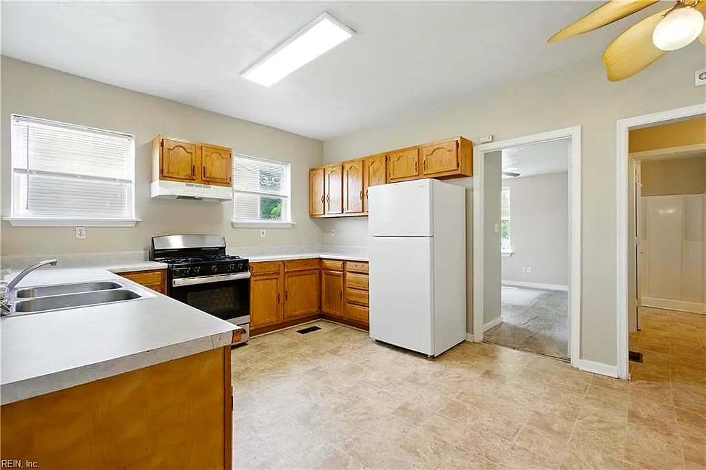 1310 Hoover AVE, CHESAPEAKE VA 23324 - Photo 5